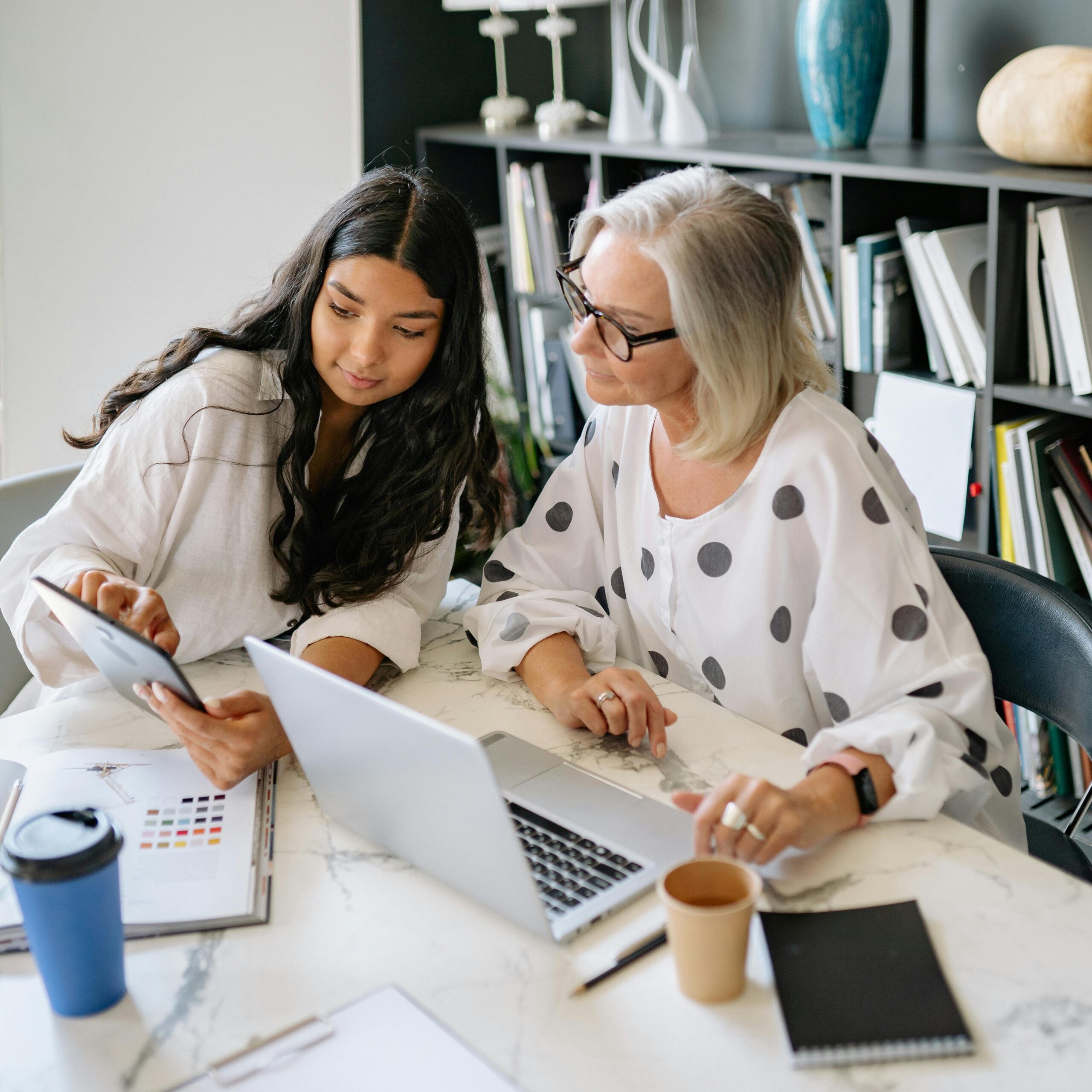 About Coworkin 1 | finde-buerogemeinschaft.de pexels yankrukov 8837787 scaled | finde-buerogemeinschaft.de